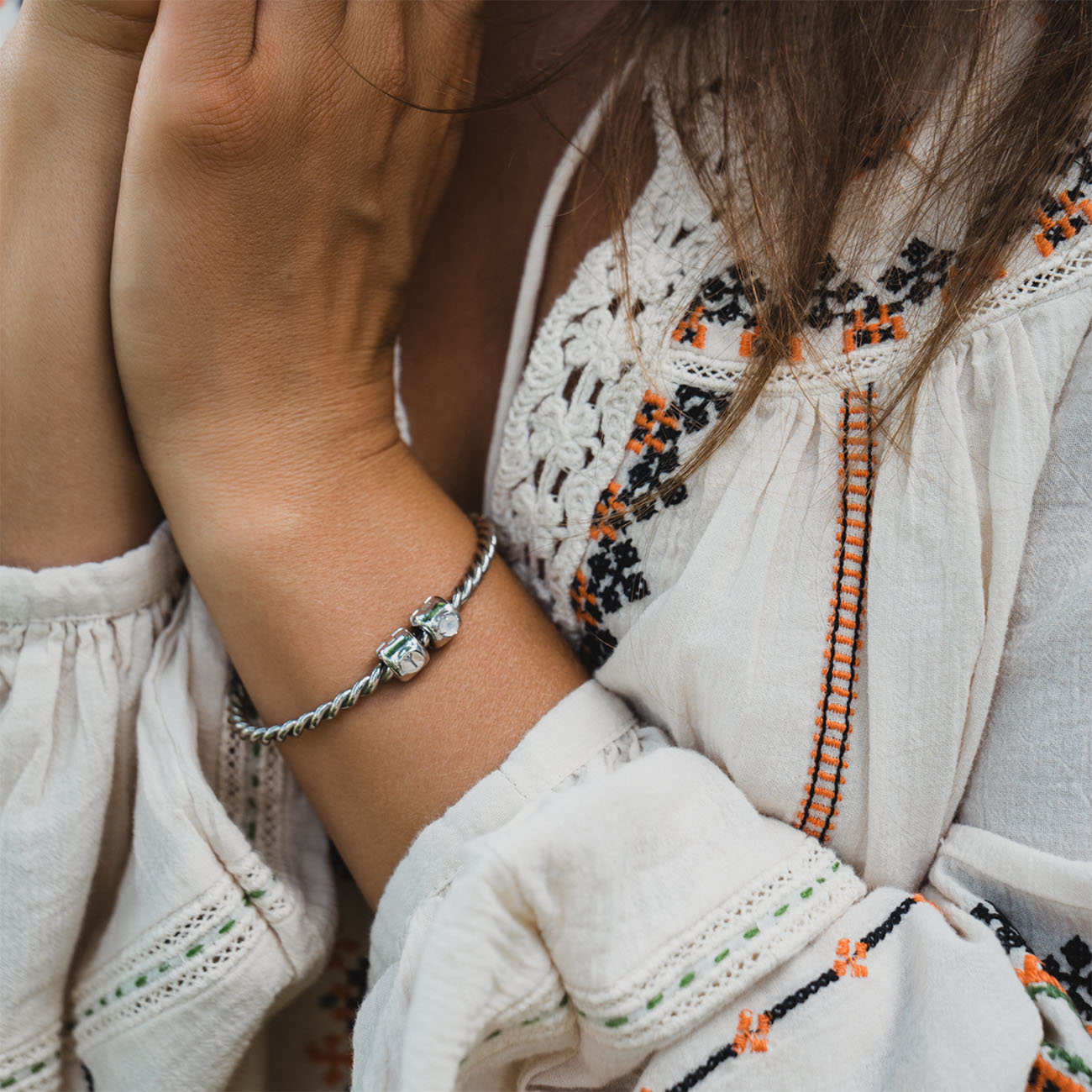 Charms z runą Algiz (ᛉ) Srebrny – amulet ochrony i intuicji - Mosiądz