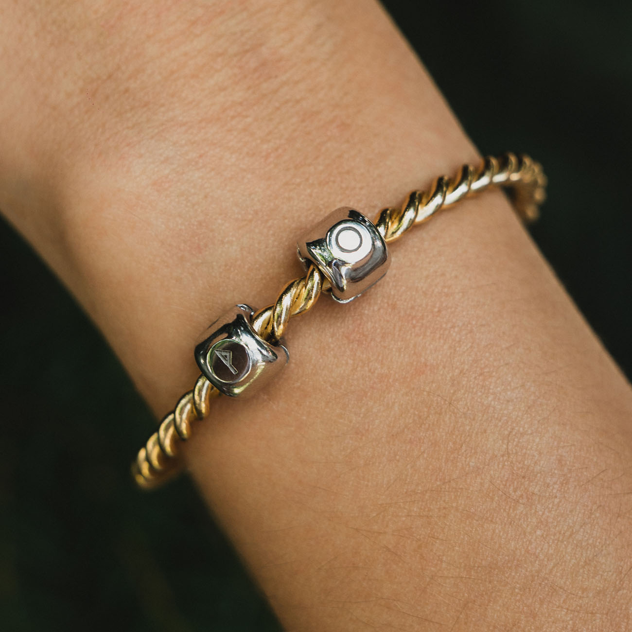 Charms z runą Wunjo (ᚹ) Srebrny – amulet radości i spełnienia - Mosiądz