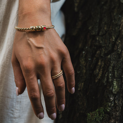 Charms z runą Berkana (ᛒ) Pozłacany – amulet wzrostu i odrodzenia - Mosiądz