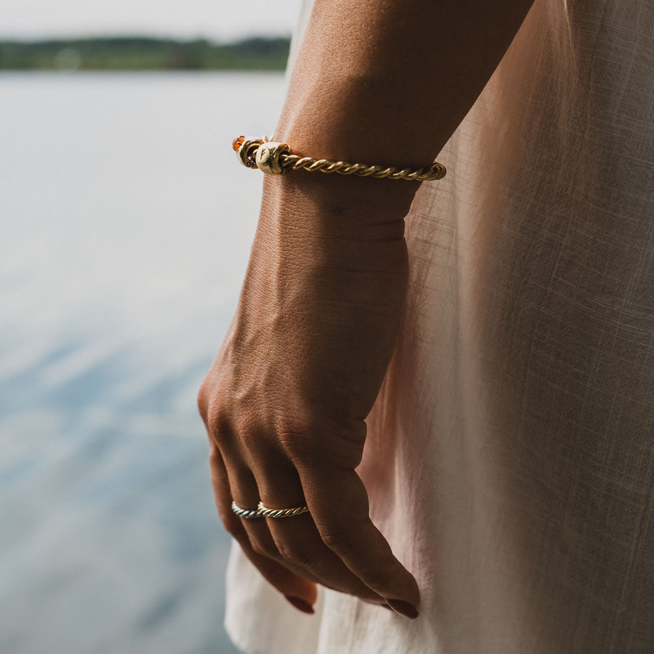 Charms z runą Fehu (ᚠ) Pozłacany – amulet obfitości i sukcesu - Mosiądz