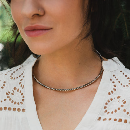 Miedziany naszyjnik tensorowy w kolorze srebrnym - Kubit Królewski (144 MHz)