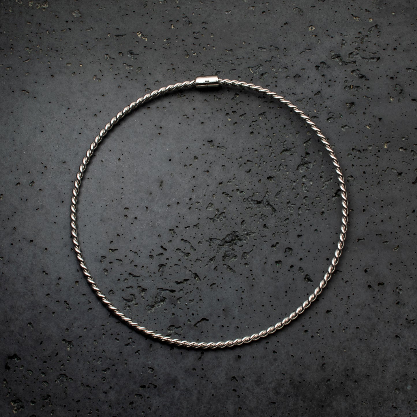 Srebrny naszyjnik tensorowy pokryty platyną - Kubit Zaginiony (177 MHz)