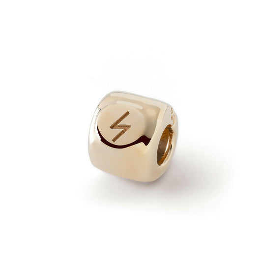 Charms z runą Sowelo (ᛋ) Pozłacany – amulet światła i sukcesu - srebro pr. 925.